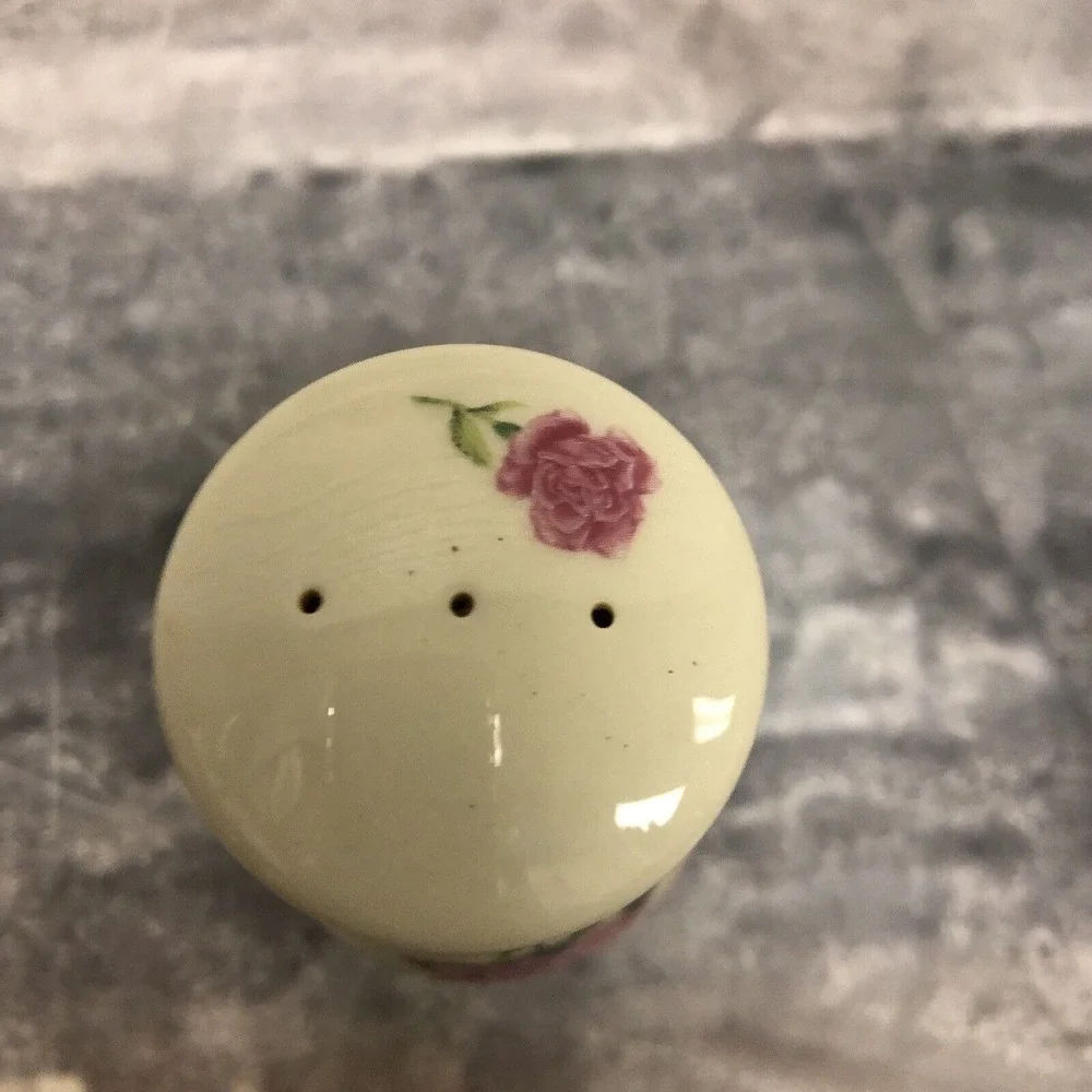 Lenox The Flower Blossom Salt Or Pepper Shaker by Suzanne Clee‎ w/ mauve roses